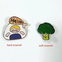 Tidak ada MOQ pemasok Pin logam Glitter bros Anime keras Enamel Pin lembut kerah lencana produsen kustom Pin Enamel