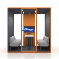 Cabine de travail modulaire intérieure moderne avec table, canapé et éclairage LED pour discussion d'équipe, pod de réunion insonorisé