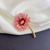 Bros Pin Zirkon Bunga Daisy Merah Tunggal Custom Micro Insert untuk Wanita, Unisex, Anak-anak, Perhiasan Alloy Lucu untuk Pernikahan dan Pertunangan