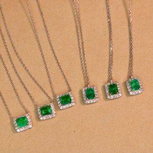 Collar con Colgante Cuadrado de Oro Puro de 18K, Resistente al Agua, con Esmeralda Natural Verde de 0.40ct y Diamante Natural de 0.15ct, Marca Xinfly - Product Image 3