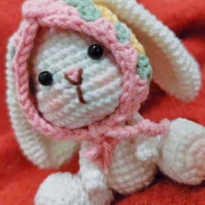 Pendentif Lapin au Crochet Fait Main en Gros d'Usine, Adorable Poupée Animale avec Longues Oreilles Tombantes et Queue en Pompon Fourrure, Cadeau d'Halloween pour Maman - Product Image 1