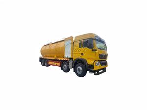 Camion d'aspiration des eaux usées Sinotruk 8x4 33000L Euro 3 4 5 6 LHD RHD avec double pompe à vide haute pression pour le dragage des égouts et le transport des boues - Product Image 1