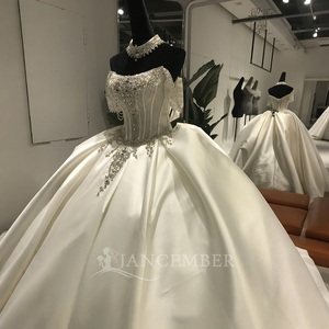 Pour LSYX04 robe de bal moderne robe de mariée avec appliques de dentelle florale encolure dégagée chapelle Train parole longueur Satin - Product Image 5