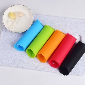 Pelador de Ajos de Silicona Pequeño, Manual, para Triturar Alimentos, Pelar Frutas y Verduras - Product Image 1