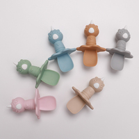 Ensemble d'alimentation pour bébé personnalisable en gros, style dessin animé, cuillère et fourchette en silicone de qualité alimentaire, sans BPA, étanche pour nourrissons