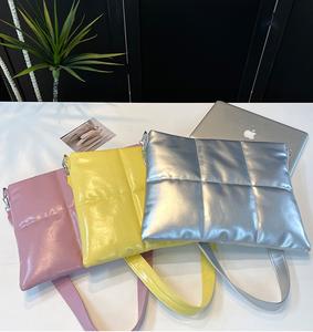 Funda Protectora para Laptop de 15.6 Pulgadas con Cierre, Acolchada, con Correa Cruzada para el Hombro, para <span class=keywords><strong>Mujer</strong></span> - Product Image 2