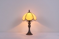 Lampe de table LED artistique européenne en résine, artisanale, flexible, simple, avec abat-jour en vitrail, pour une lumière d'ambiance romantique