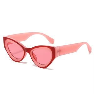 Commercio all'ingrosso logo personalizzato Street photografia da viaggio lente gialla gelatina rosa cornici Uv4 semplici occhiali da sole Cat Eye - Product Image 1
