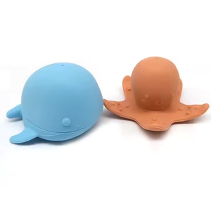 Vente en gros Jouet baleine pulvérisateur d'eau de bain à presser Roy pour enfants Silicone non toxique - Product Image 2