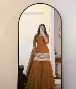 ชุดชาราราคุรตะผ้าจอร์เจตต์เทียมแบบดั้งเดิมสำหรับผู้หญิง ชุดเดรสสไตล์อินเดียสำหรับงานเทศกาล พร้อมงานปักอย่างประณีตและผ้าคลุมไหล่เข้าชุด - Product Image 2