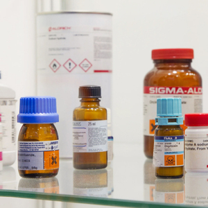 Etiquetas adhesivas <span class=keywords><strong>de</strong></span> <span class=keywords><strong>farmacia</strong></span> médicas a prueba <span class=keywords><strong>de</strong></span> <span class=keywords><strong>agua</strong></span> personalizadas, rollo <span class=keywords><strong>de</strong></span> viales <span class=keywords><strong>de</strong></span> impresión <span class=keywords><strong>de</strong></span> medicamentos, pegatinas farmacéuticas adhesivas para botellas <span class=keywords><strong>de</strong></span> tableta - Product Image 2