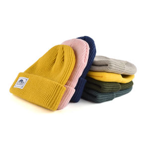 Bonnet classique à revers avec étiquette tissée personnalisée, fabricant, couleur unie, bonnet d'hiver chaud, bonnets en tricot épais pour femmes et hommes - Product Image 4