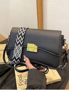 Color sólido 2024 nuevo bolso cuadrado pequeño bolso de hombro para axilas de mujer bolso de lujo de moda para mujer - Product Image 4