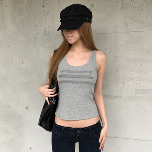Top Corto Minimalista con Botones Decorativos y Cuello Redondo, Estilo Urbano Versátil, Chaleco sin Mangas de Punto Acanalado - Product Image 2