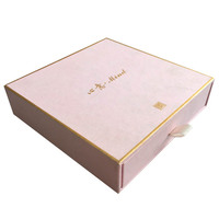 Boîte cadeau rose personnalisée avec accents dorés, emballage rigide pour soins de la peau, bijoux et cadeaux de mariage