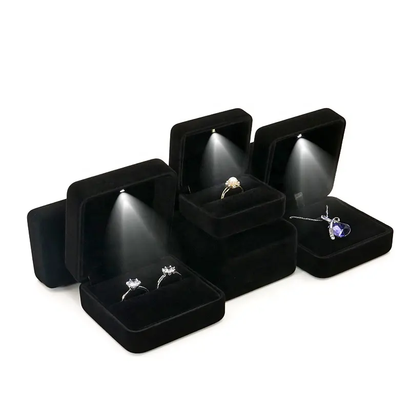 صندوق مجوهرات بأضواء LED, صندوق مجوهرات من القطيفة باللون الأسود بتصميم نبيلة من موضة 2023 مع صندوق هدايا LED