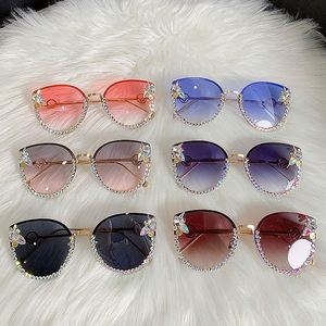 Gafas de Sol de Moda al por Mayor, Retro, Metálicas, con Marco Grande, Diamantes de Imitación, Estilo Ojo de Gato para Mujer - Product Image 4