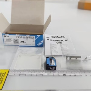 Sensor Fotoeléctrico Miniatura SICK WL8G-P2231 Serie W8, Sensor de Proximidad Industrial de Alta Sensibilidad con Terminal de Tornillo - Product Image 1