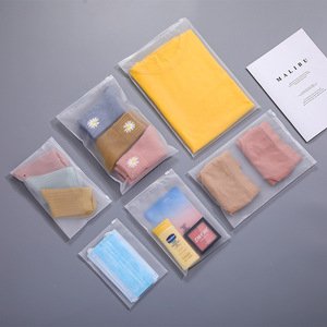 Sac en polyéthylène recyclé personnalisé avec votre propre logo, fermeture éclair, pour l'expédition et l'emballage de vêtements - Product Image 4