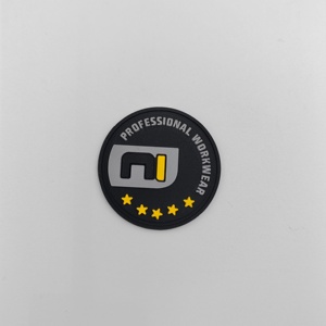 Fabrication de patchs 3D en PVC souple étiquettes de vêtements en silicone gaufré logo personnalisé en caoutchouc de silicone pour vêtements sacs chaussures sacs à main - Product Image 2