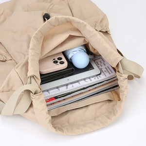 Sac à bandoulière personnalisé avec logo, nouveau motif géométrique féminin, fermeture éclair, tissu nylon léger, imperméable, polyester, bandoulière arquée - Product Image 5