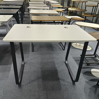 Bureau d'ordinateur ergonomique personnalisable pour le télétravail, table d'écriture moderne et simple