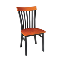 Vente en gros de chaises de salle à manger en métal pseudo-bois de haute qualité avec divers cadres en forme de barre comme dossiers.