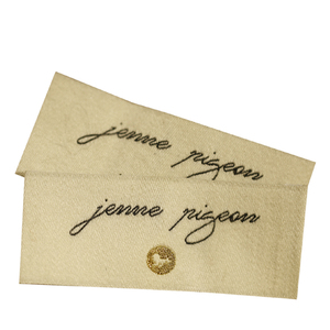 Etiqueta tejida personalizada para ropa: logotipo de marca, diseño privado, talla, cuello, etiqueta de tela damasco para prendas. - Product Image 4