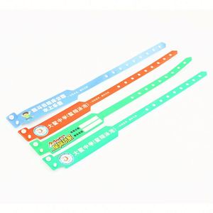 Pulsera de Vinilo PVC Personalizada con Logotipo para Festivales de Natación - Product Image 3