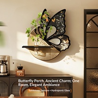Décoration murale papillon style Moyen Âge avec support vase en verre, peinture décorative texturée en grès pour salon