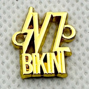 Neostar Mạ 2 Lỗ Vàng Cá Nhân Tên Thương Hiệu Logo May Nhãn Kim Loại <span class=keywords><strong>Tag</strong></span> Cho Hàng May Mặc - Product Image 1