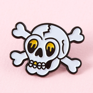 Broche Crâne Personnalisée en Acier Inoxydable 316L, Épinglette Émaillée Os Croisés, Badge Illustration Tatouage Crâne et Os Croisés - Product Image 3