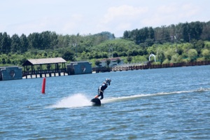 Planche de <span class=keywords><strong>surf</strong></span> électrique puissante TAME BILLOW YH-ES02 15KW, vitesse de 50 km/h, aucune profondeur d'eau minimale requise, <span class=keywords><strong>surf</strong></span> <span class=keywords><strong>super</strong></span> libre - Product Image 4