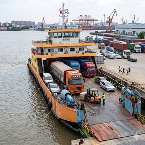<span class=keywords><strong>Bateau</strong></span> <span class=keywords><strong>de</strong></span> Travail Fluvial Ro-Ro en Acier Professionnel Personnalisable pour le <span class=keywords><strong>Transport</strong></span> <span class=keywords><strong>de</strong></span> Camions et Berlines, Grand Pont, à Vendre - Product Image 3