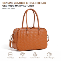 Sac à main Boston en cuir véritable avec poignée supérieure, bandoulière et dos texturé pour femme, idéal pour les trajets quotidiens