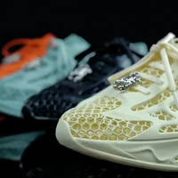 Sepatu lari olahraga kasual pria, sneaker 3D bernafas dengan lapisan jaring uniseks