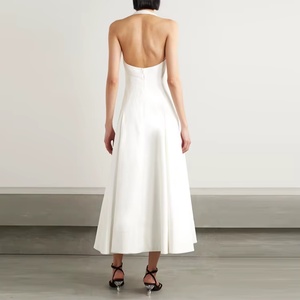 Robes midi décontractées élégantes en coton blanc sergé à dos ouvert et sans manches pour femme, collection Printemps-Été, par un fabricant de vêtements - Product Image 2