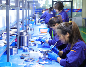 Fornitura diretta in fabbrica di marca YRTS200 cuscinetti girevole incrociati a rulli cilindrici in acciaio cromato 2000 Nm momento Farm Machinery - Product Image 6