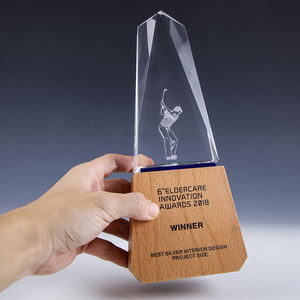 Trofeo de Cristal con Base de Madera, <span class=keywords><strong>Obelisco</strong></span> con Temática Artística Personalizada, Venta al Por Mayor de Fábrica Pujiang - Product Image 1