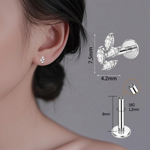 Piercing en Titane Biocompatible ASTM <span class=keywords><strong>F</strong></span> 136 à Filetage Interne 16G 18G avec Zircon Cubique (CZ) en Forme de Feuille pour Oreille, Tragus, Cartilage, Hélix, Conch - Product Image 4
