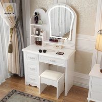 HarmTai Ensemble Coiffeuse Moderne Européenne Sculptée Blanche avec Miroir LED Arqué, Rangement Multi-Tiroirs et Chaise Incluse pour Chambre à Coucher