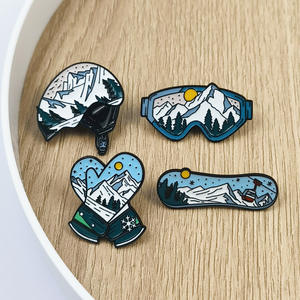 Broche de la série Ski Sports, motif paysage montagneux, épinglette polyvalente, badge personnalisé pour vêtements et accessoire de sac à dos - Product Image 2