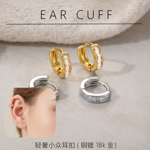 Boucles d'oreilles créoles rondes en or avec serti clos EKA-234 pour anniversaire - Product Image 5