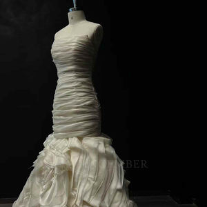 Robe de mariée sirène moderne NT20 à col bateau long, avec volants, dentelle fine et appliques de fleurs en cristal, idéale pour les fêtes - Product Image 5