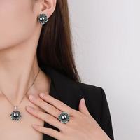 Conjunto de Joyería de Lujo con Perla Negra Tahitiana y Piedras Preciosas Variadas, Collar con Colgante Halo de Plata de Ley 925 con Circonitas, Pendientes y Anillo para Mujer