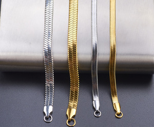 Cadena de serpiente plana de 6mm para parejas, brazalete de hueso de serpiente plano de acero de titanio de uropean y Merican - Product Image 1