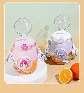 โรงงานขายส่งขวดน้ำพลาสติก PC ลายการ์ตูนน่ารัก ขนาดใหญ่ 900 มล. สำหรับเด็ก พกพาสะดวก ใช้ได้ทั้งที่โรงเรียนและเล่นกีฬา เป็นมิตรกับสิ่งแวดล้อม - Product Image 2