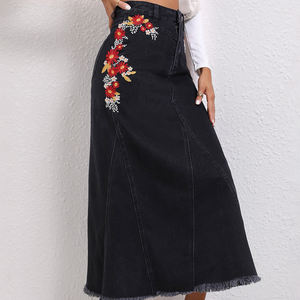 מותאם אישית נשים שחור רקמת ינס חצאית יצרני ג 'ינס בד חצאיות עם פרחי ינס חצאיות ארוך 2023 - Product Image 3