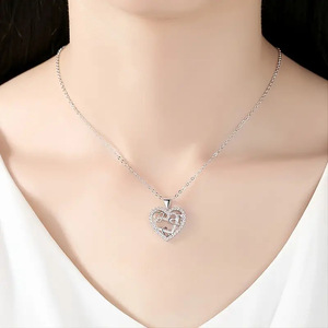 Collana con Ciondolo a Cuore Cavo, Gioiello Creativo con Charm a Battito Cardiaco Avvolto - Product Image 3