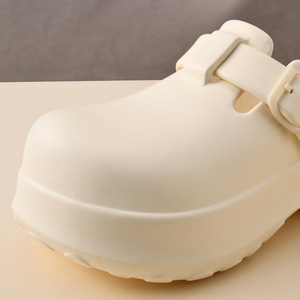 Sandales à enfiler pour femmes, semelles épaisses, talon de 5 cm, respirantes, antidérapantes, légères, imperméables, chaussures souples à bout couvert - Product Image 1
